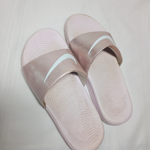 Girl's Nike Slide - Picture 2 of 5